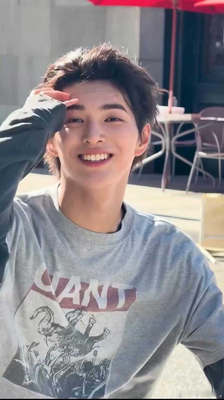 好阳光的帅 ​​​