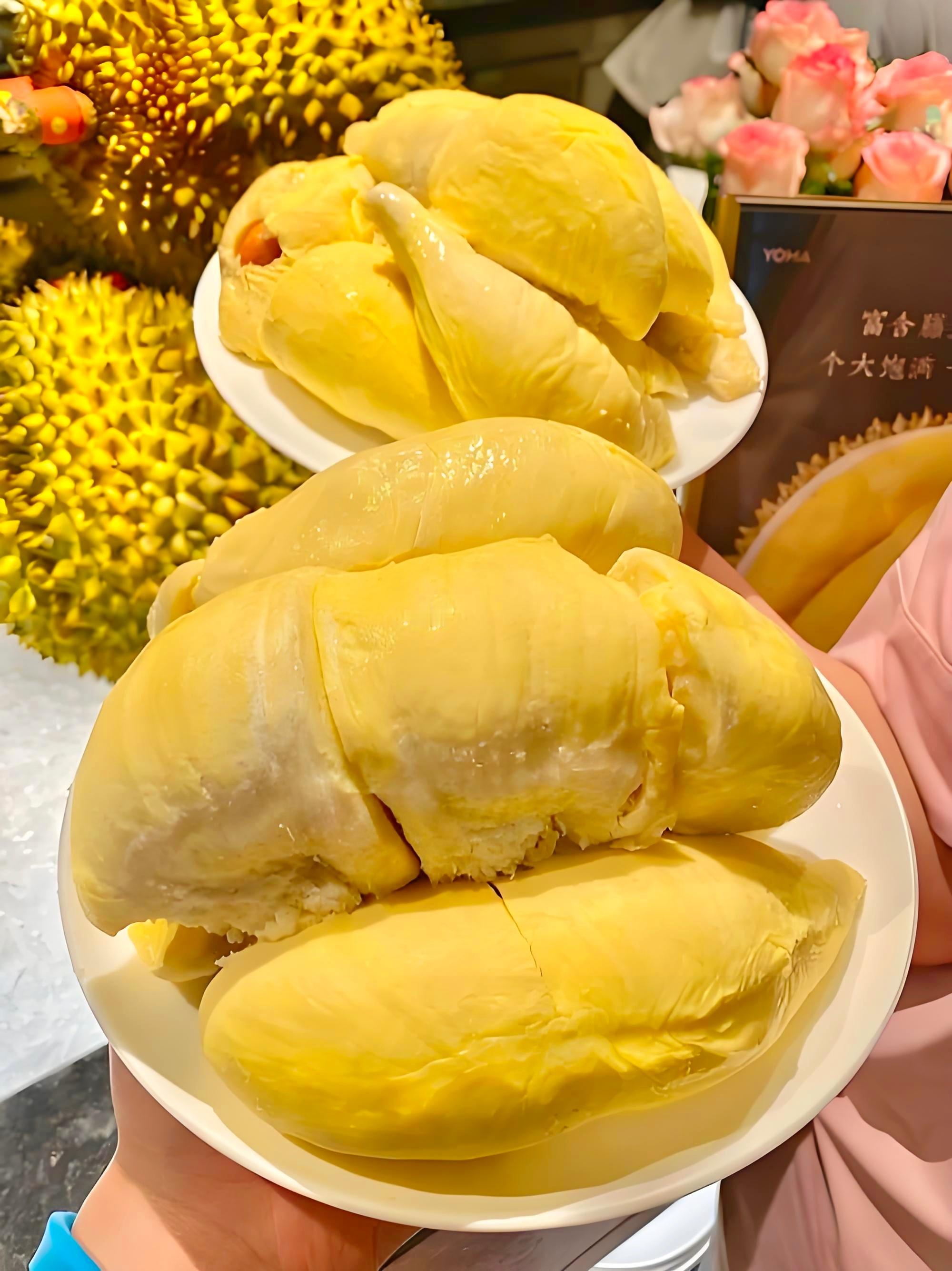 荔枝榴莲价格跳水近30%热点观点 爱吃榴莲的人有福了！泰国金枕榴莲零售价从年初的