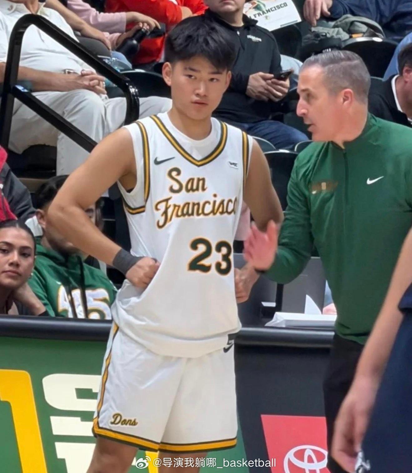 赵维伦也提出转学了，他大一赛季在旧金山大学场均只有4.9分钟可以拿到1.2分1助