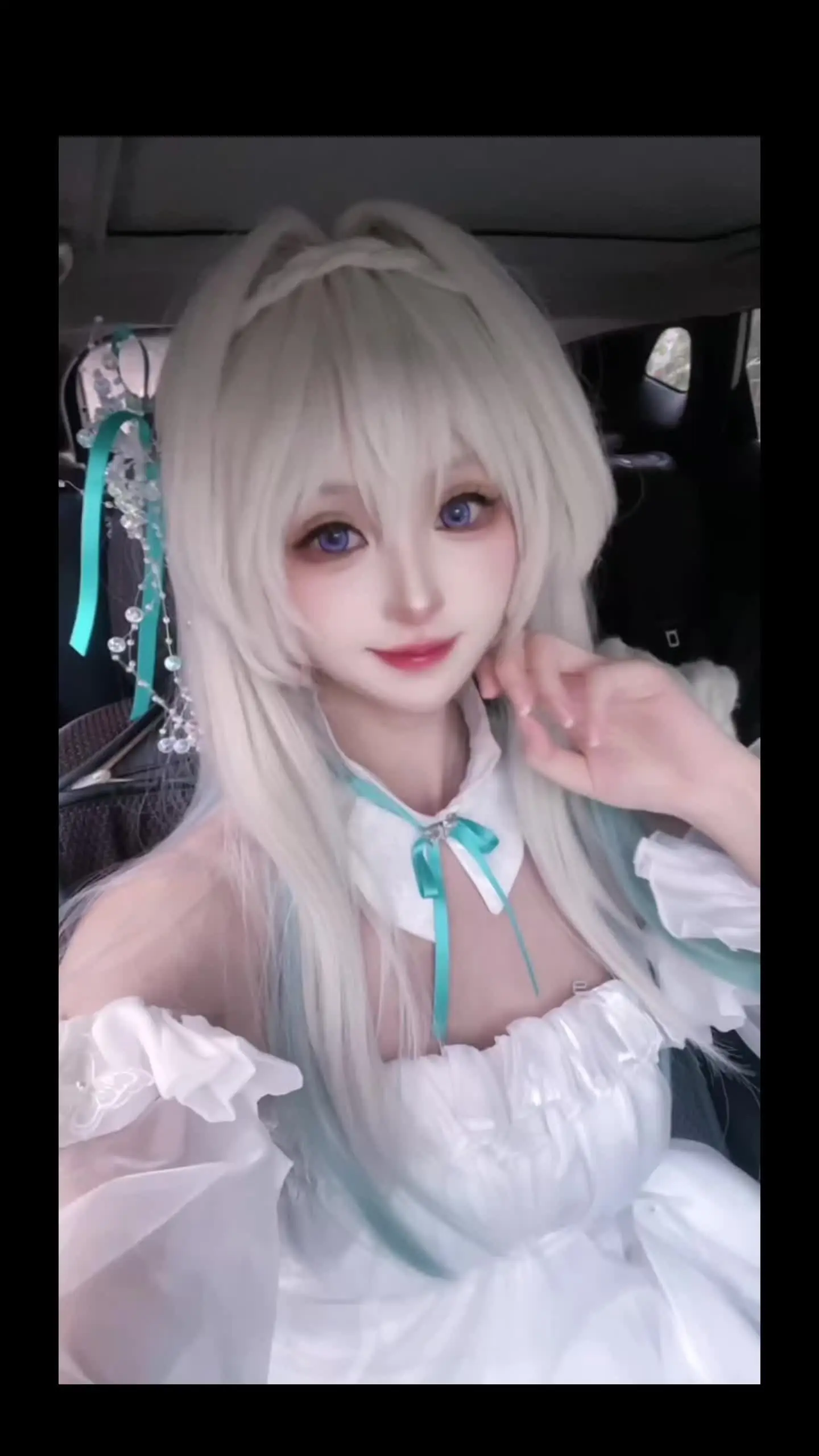 哈基萤，你这家伙也是在驾驶舱自拍起来了