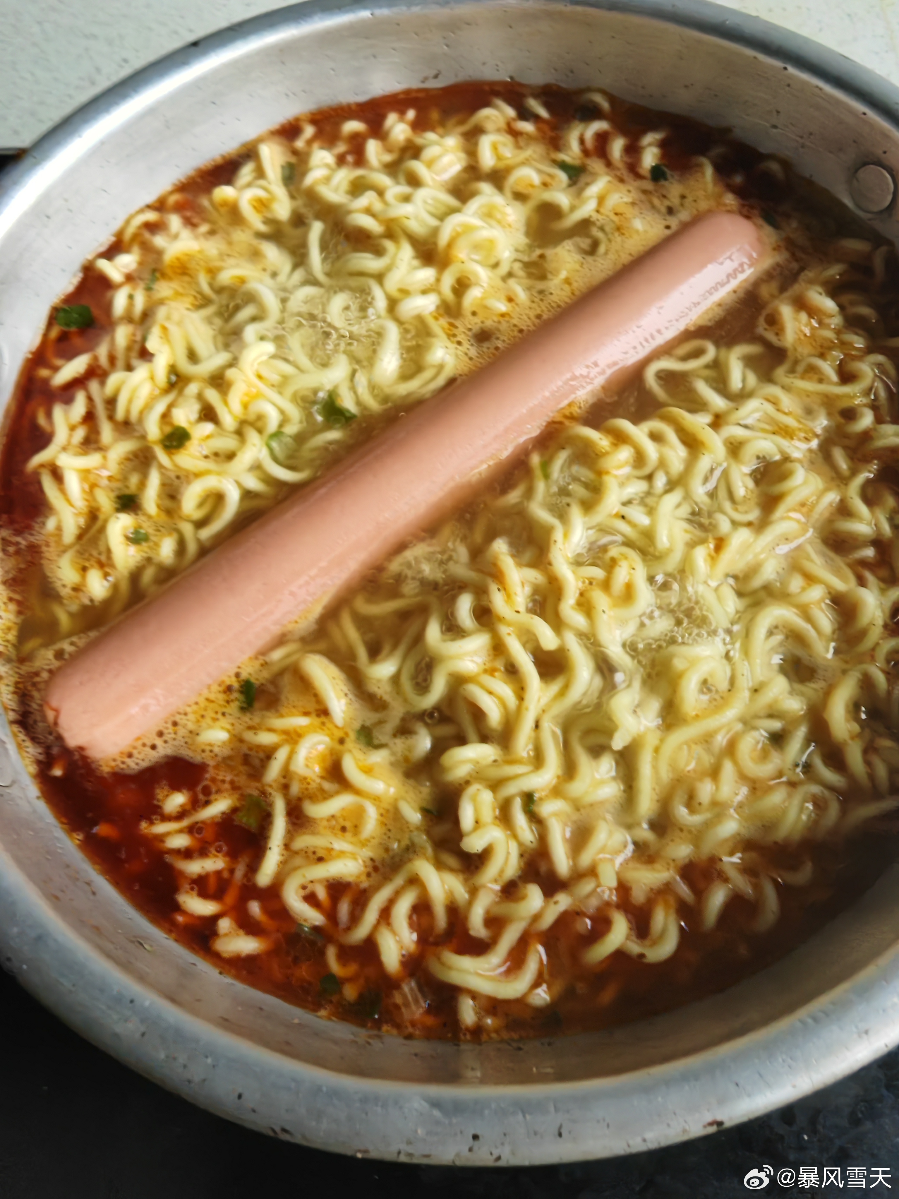 懒得做饭了，泡面凑合一顿。 ​​​