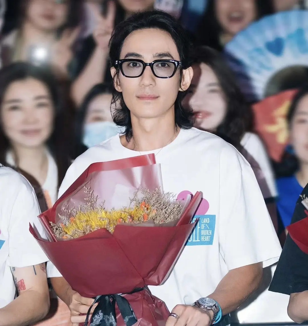 朱一龙最近状态看起来怎么这么沧桑啊 ​​​