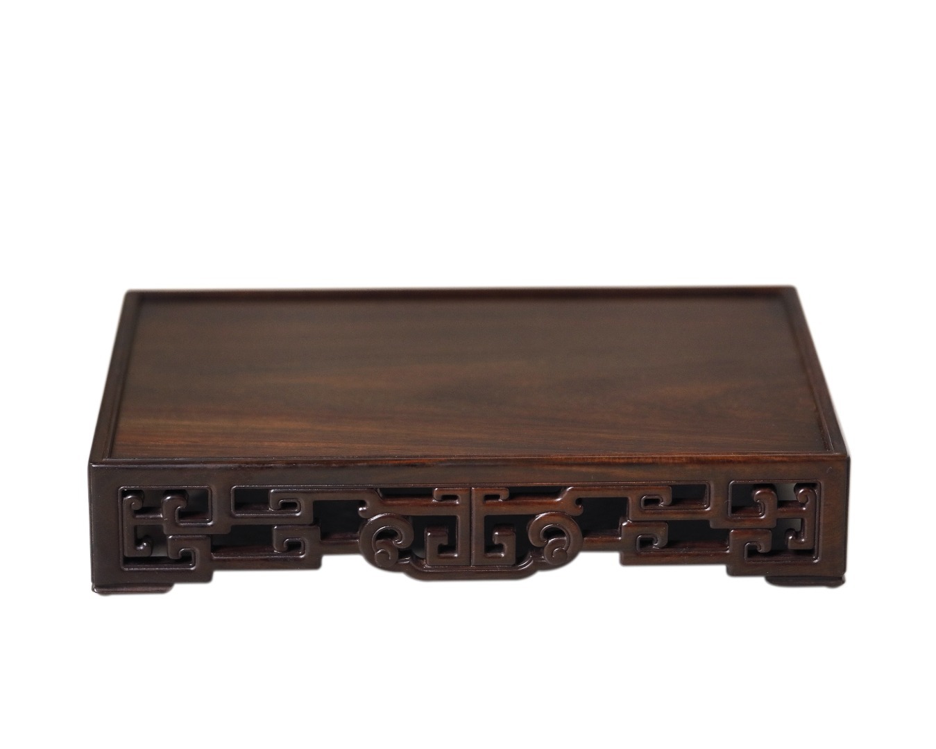 大红酸枝【拐子龙纹】器座器型古典，榫卯衔接工艺，边呈拐子纹结构，质地油润，器型简