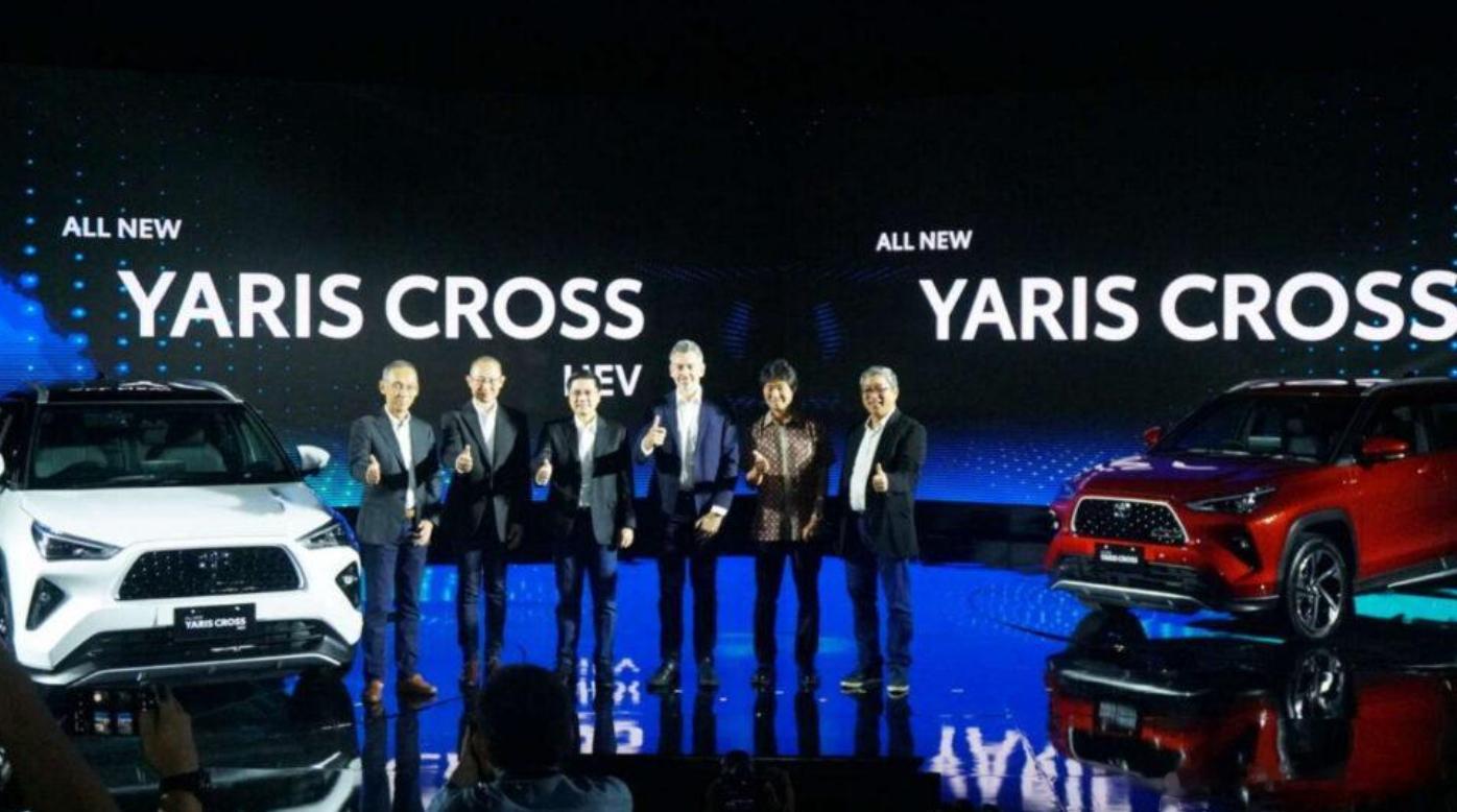 近日，丰田YARiS Cross印尼版车型首发亮相，新车提供了汽油版和混动版车型
