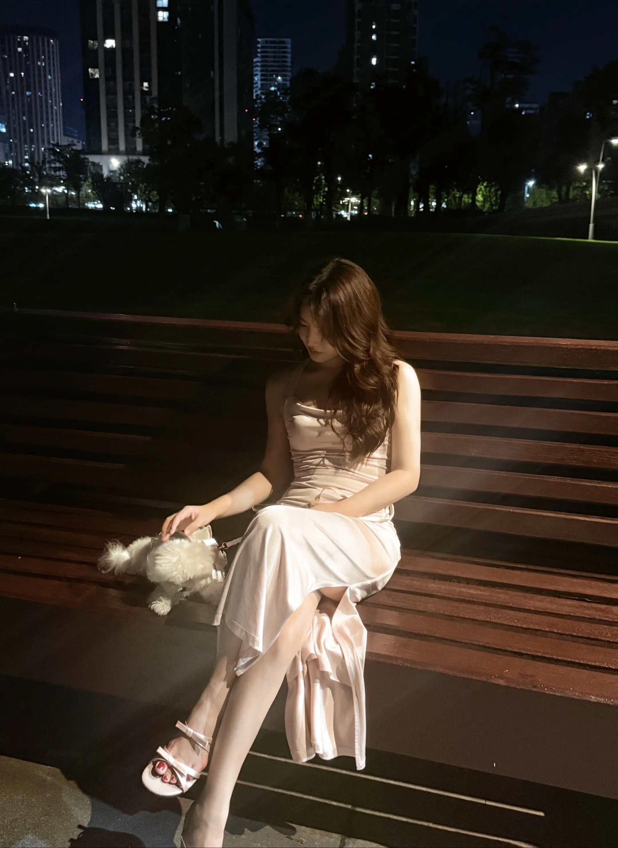 很多年前，有个男孩坐在车里看着星星用两个熬到天亮的夜晚把自己的所有掏空...