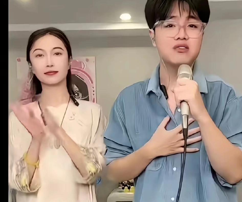 小二怎么演都不如他哥王亮有才艺，那个媳妇也不如楠楠厚道。小二把自己哥哥贬低抬高自