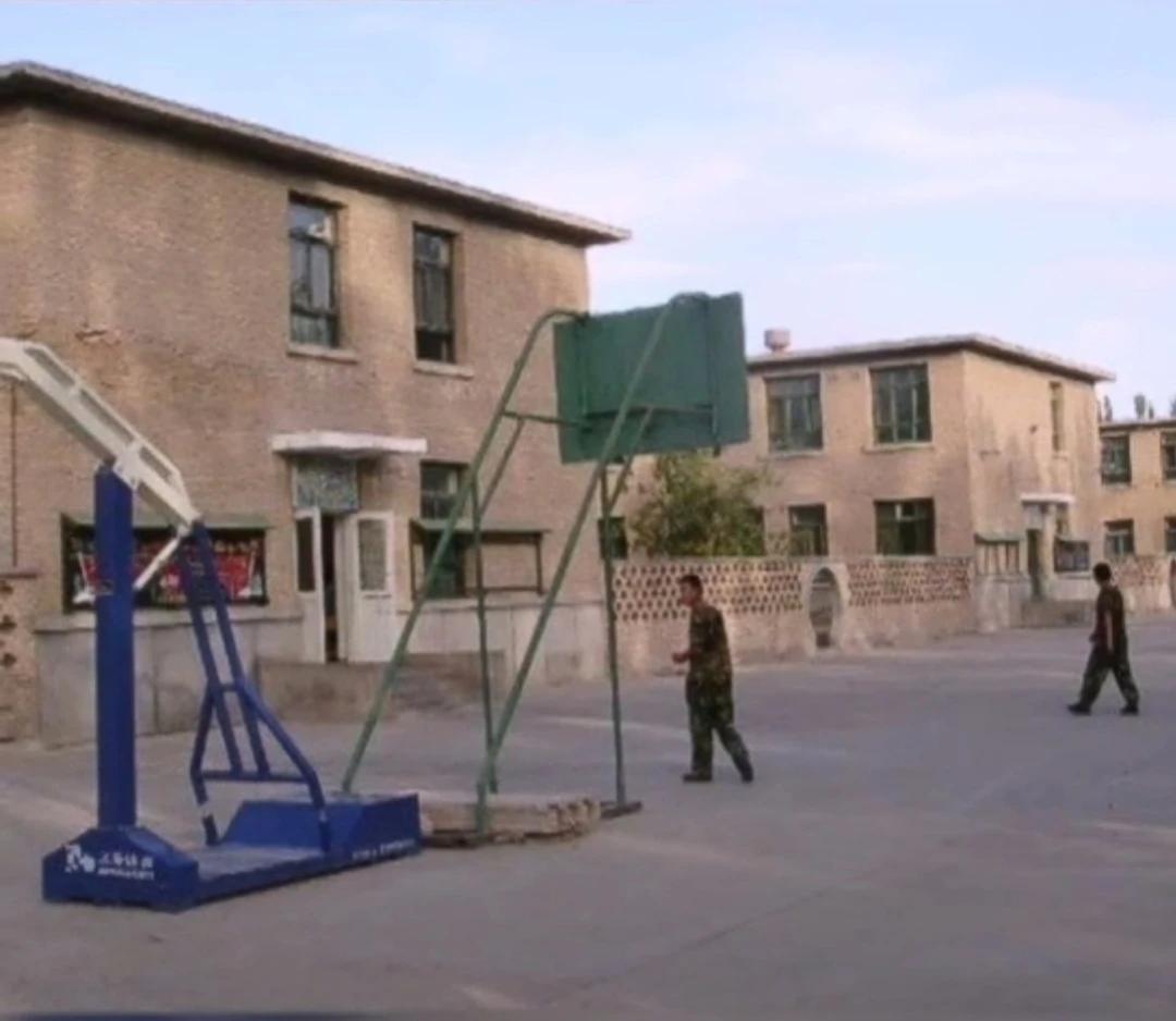 #一张图片证明你来过新疆#
小时候住过的房子🏠——新疆马兰！
光荣的“原子弹”