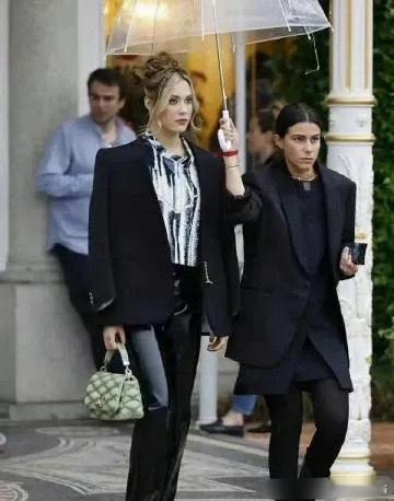 有网友说，谷爱凌的助理也开始饭圈化了 ​​​