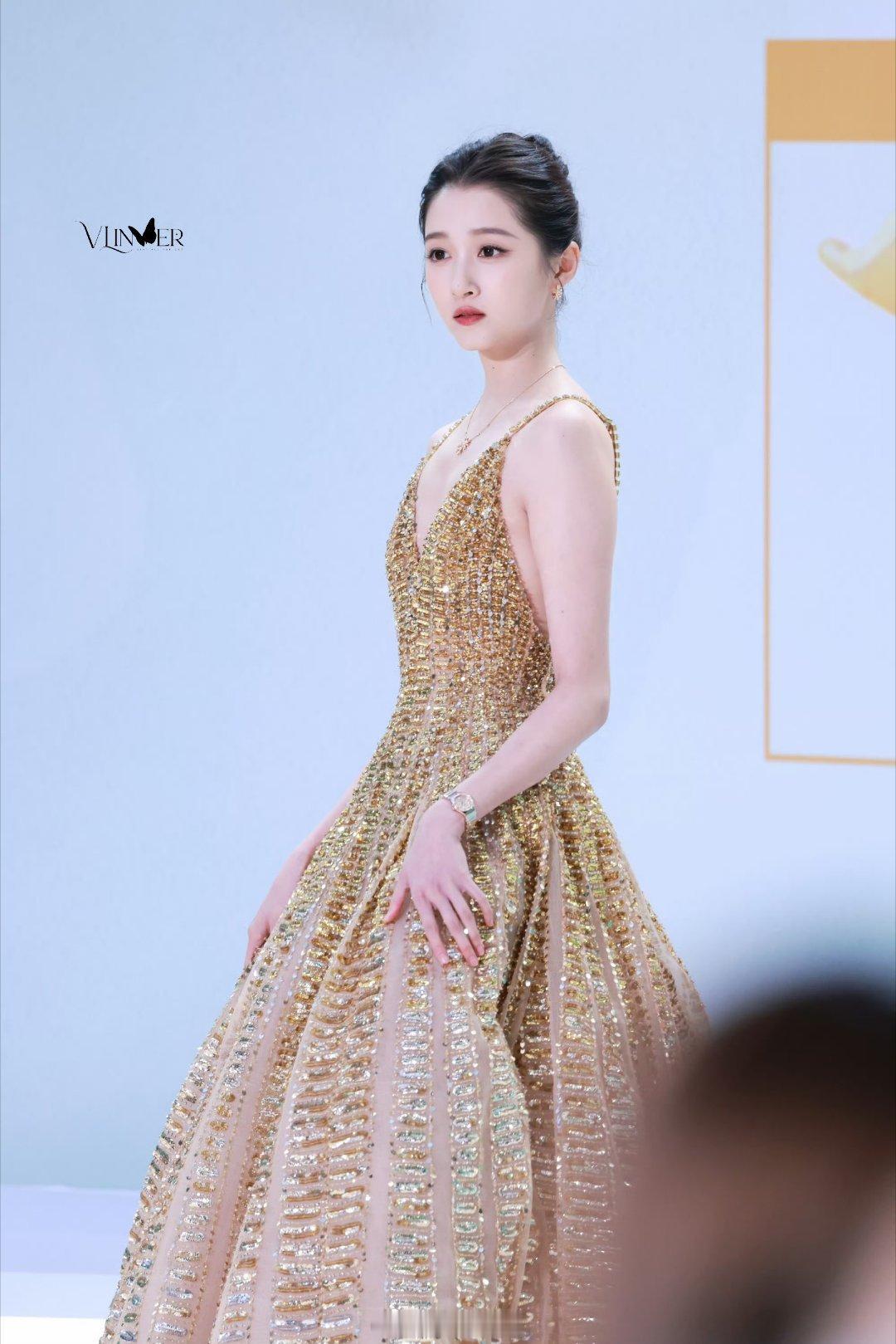 白玉兰内场关晓彤好美 