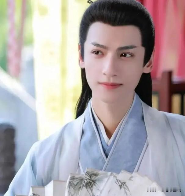在中国历史上，潘安算是著名的美男子。潘安算是世家子弟，不过一开始仕途不顺，后来在