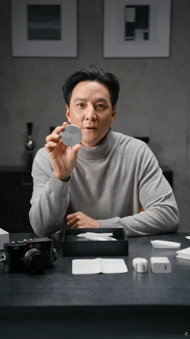 吴彦祖开箱小米17Ultra徕卡版小米17 Ultra徕卡版系统内置深度定制的徕