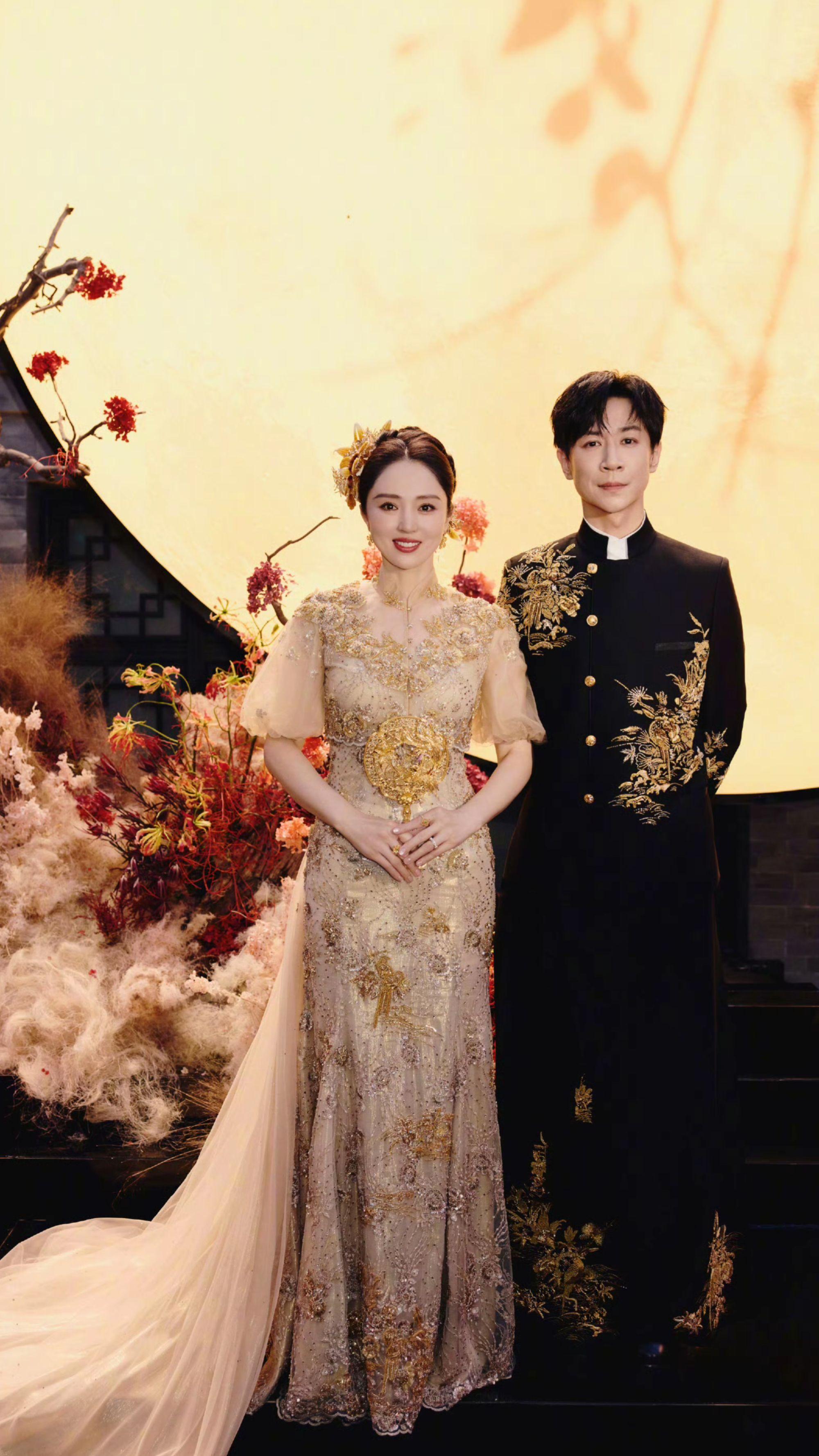 董璇婚纱照美成仙子，完全看不出来已经46岁！亲友见证“幸福时刻”女儿小...