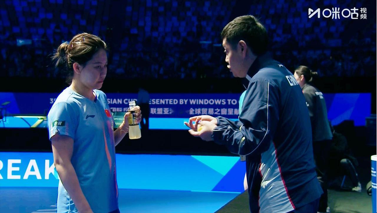 厉害了！邱贻可果然很有战术眼光。

杜凯琹对同同十战全输，
所以今天打的就是搏杀