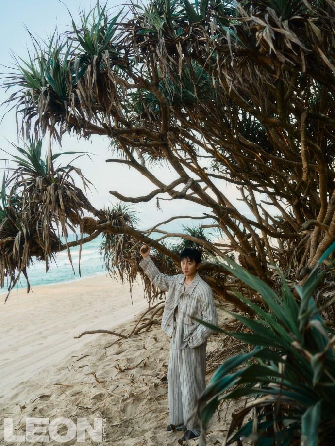 黄轩深v内搭老头衫黄轩有什么是我们不能看的 看到热搜以为黄轩终于肯露了，结果点进