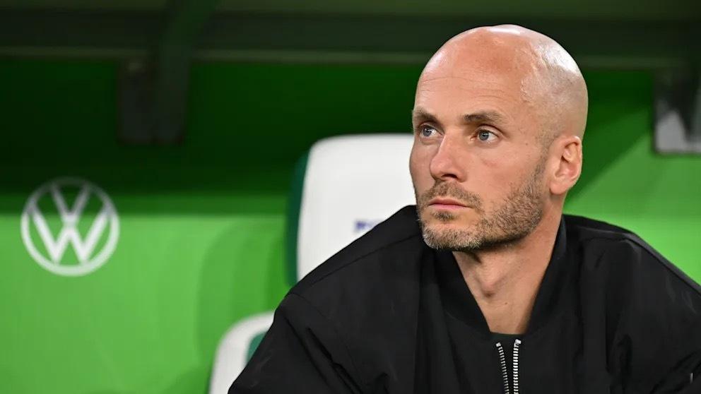 沃尔夫斯堡继续滑落，主场2比3输给霍芬海姆之后，不仅是主帅西蒙尼斯，包括竞技总裁