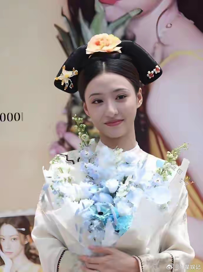 她资源降级的好厉害啊，居然都去拍短剧了