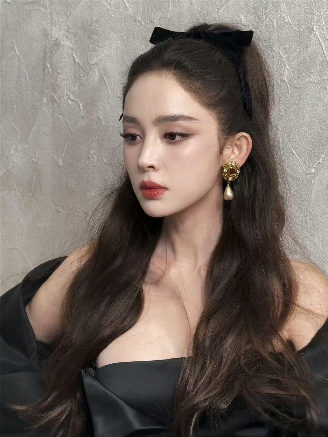 #娜扎黑天鹅公主live图#娜扎费加罗盛典黑天鹅公主造型，一身黑色公主裙搭配暗黑