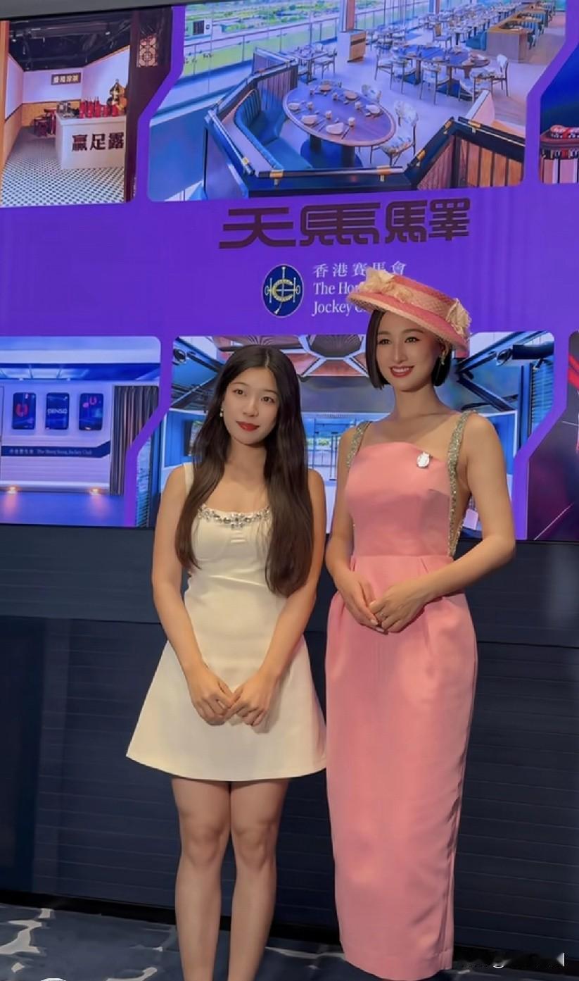 美女博主与高海宁的合影
博主已然十分漂亮，不过明星到底是明星。
一群人在一起时，