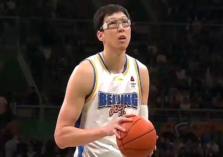 周琦这罚球，真是离谱到家了！

北京男篮客场打吉林，一度领先15分，最后竟然以8