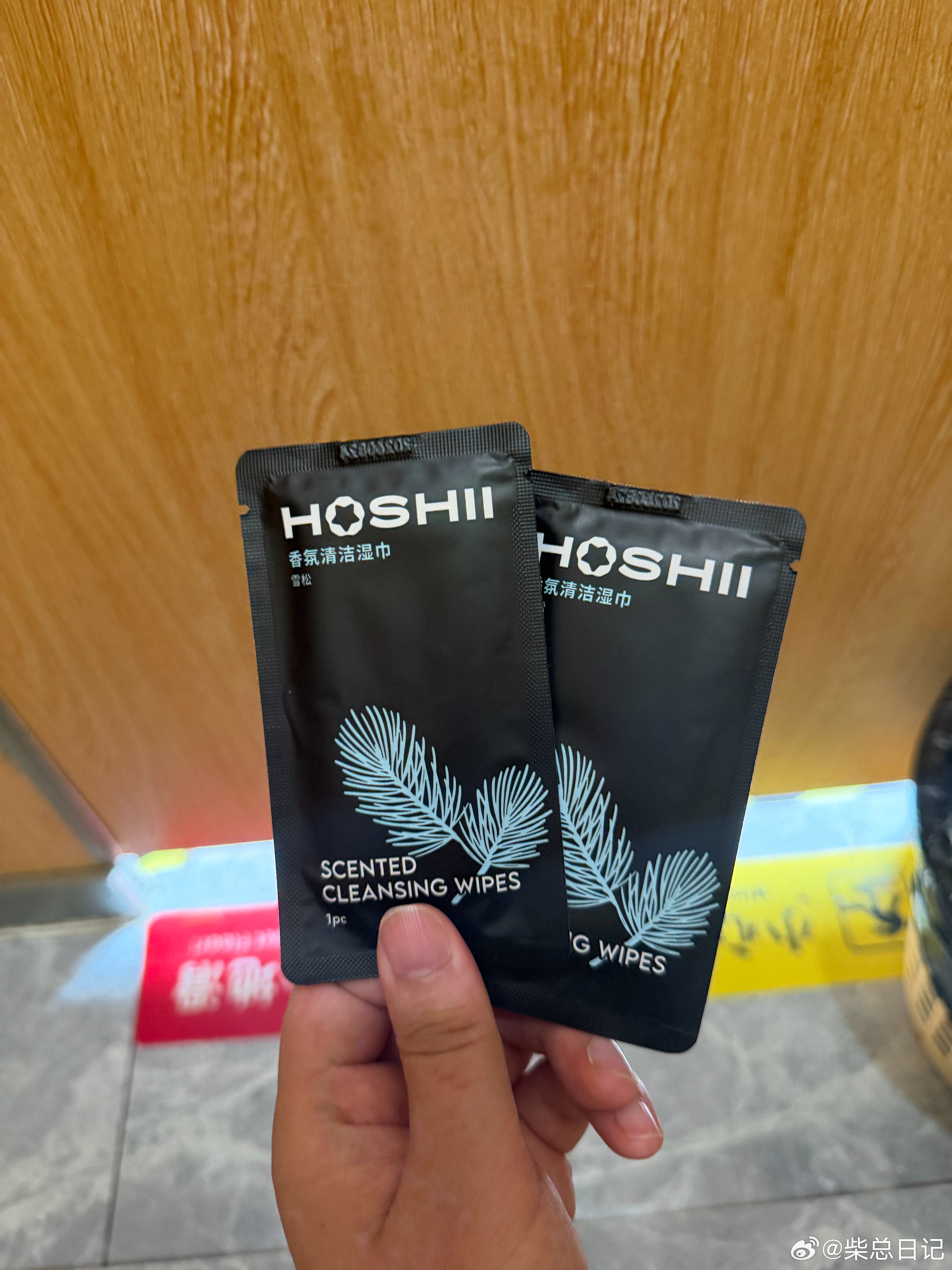 这两天肠胃痛，一直腹泻。今天实在痛得受不了，来医院看了。在医院继续拉，还好我带了