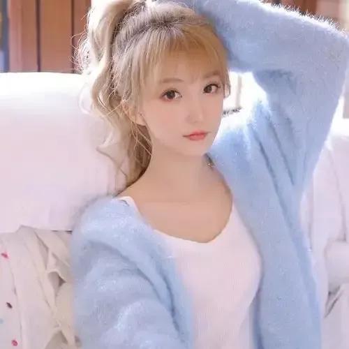 玉颜如花照，笑语似春风。她笑靥如花 玉娇颜 仍然笑靥如花 玉容颜 粉锦娇容 玉颜