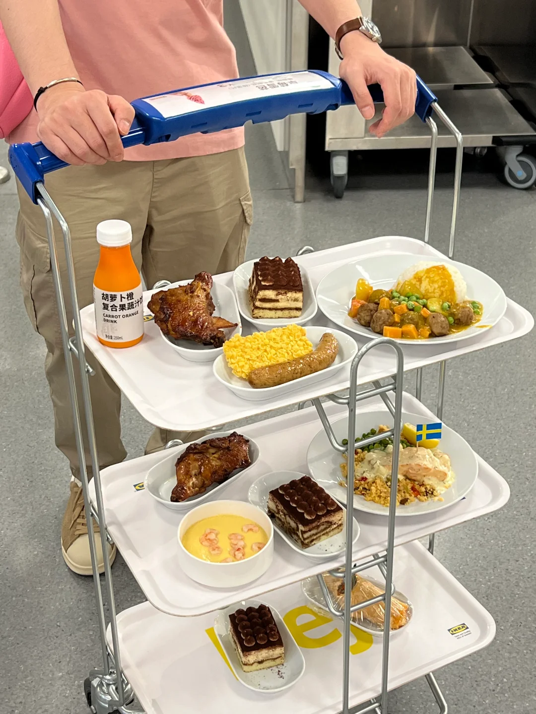 在宜家吃逛这条路上…