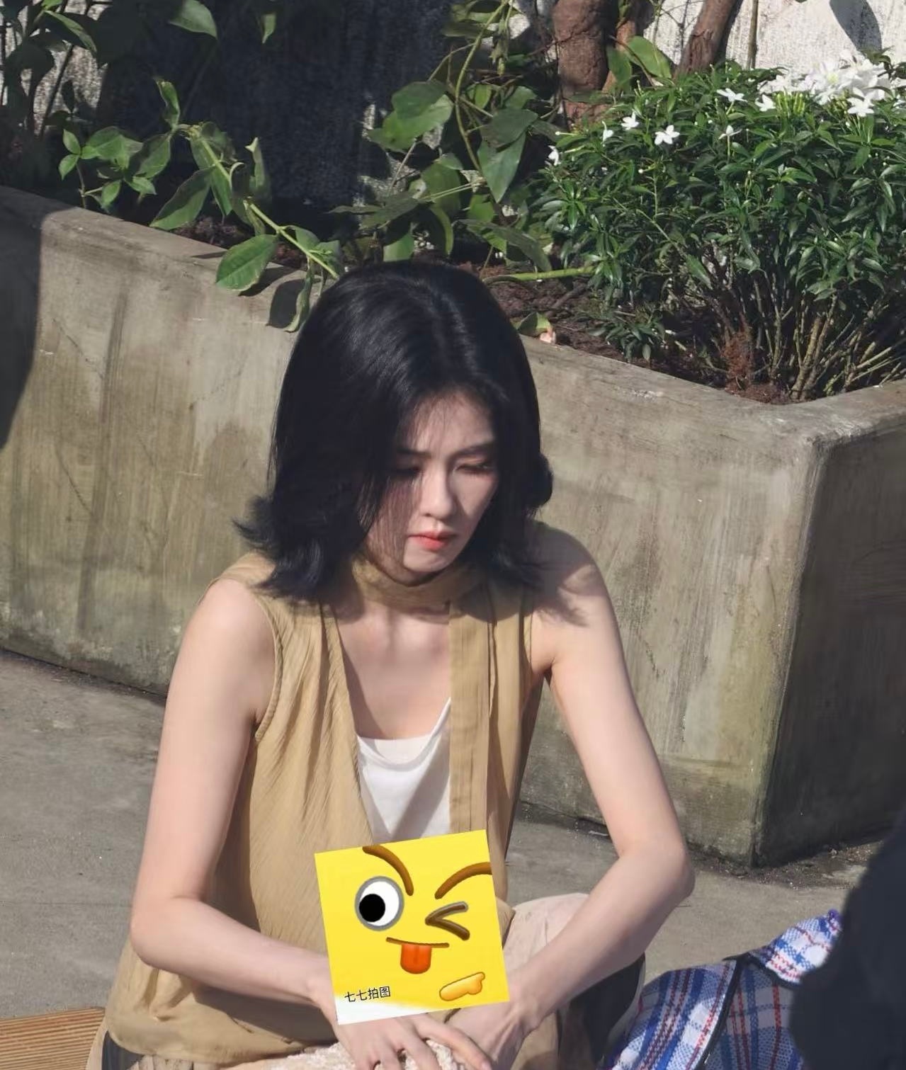 又换衣服了