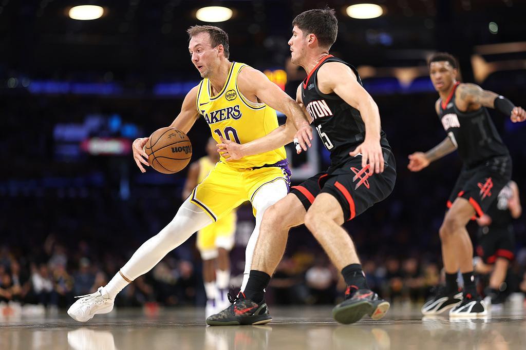 肯纳德三分5中5肯纳德出手就有 NBA季后赛首轮，湖人vs火箭 肯纳德目前三分球