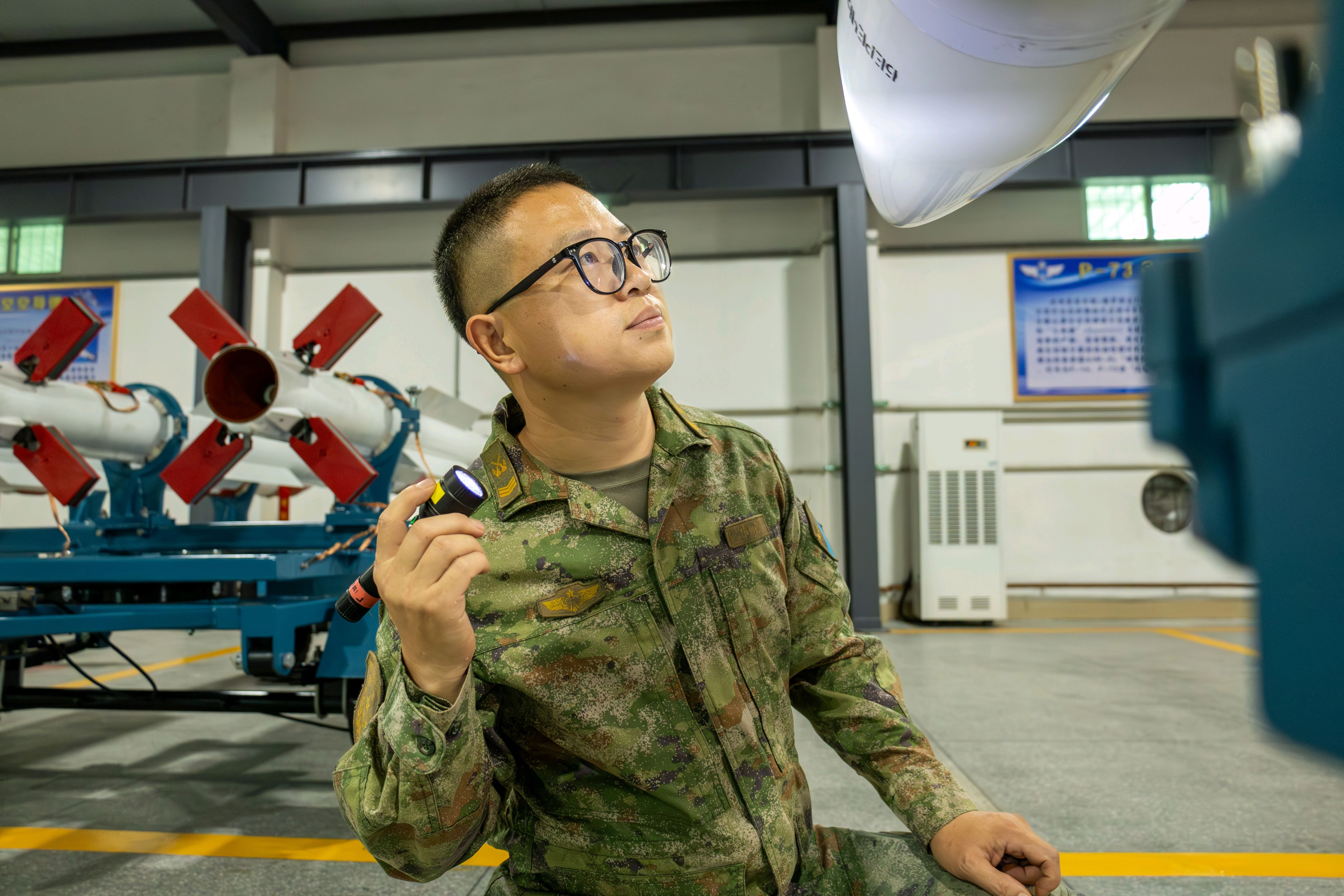 南空雄狮旅，弹药库里的R-77烽火问鼎计划制胜空天