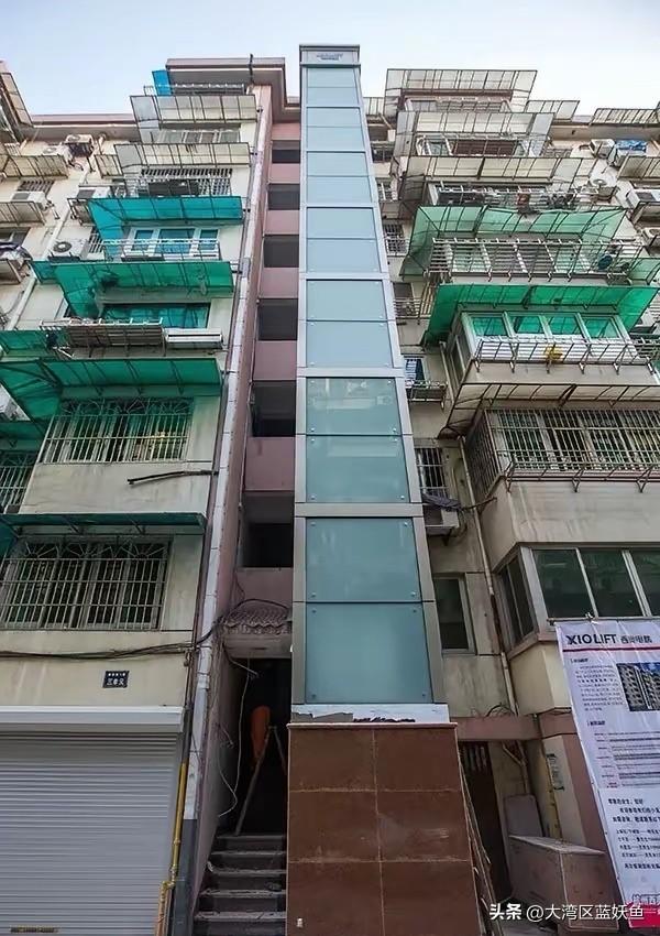 广州白云区那栋老楼的电梯官司，最近在街坊群里传得沸沸扬扬。快四十年的老房子，加装