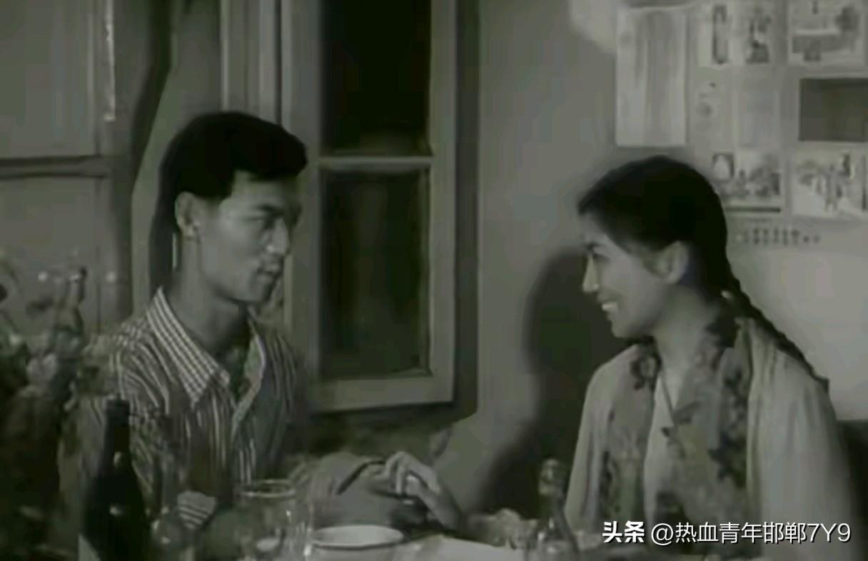 。这部电影最早于1958年上映，我看时已经是七十年代，一晃已经几十年过去了，自己
