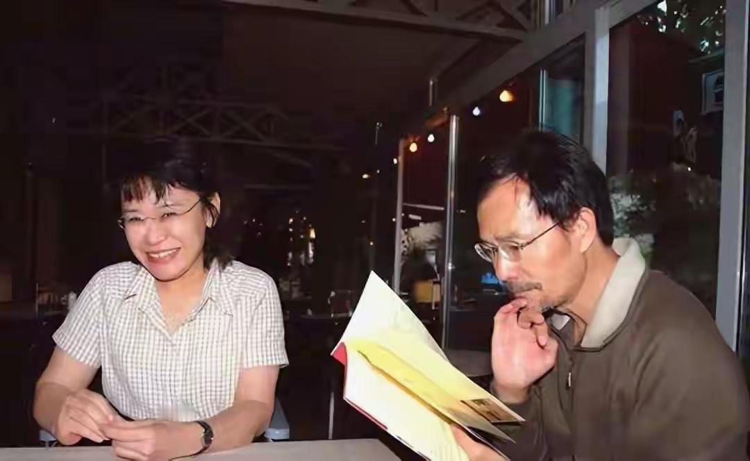 真正的人间清醒，是选对灵魂同频的人！1982年高材生王佐良执意娶瘫痪的张海迪，当