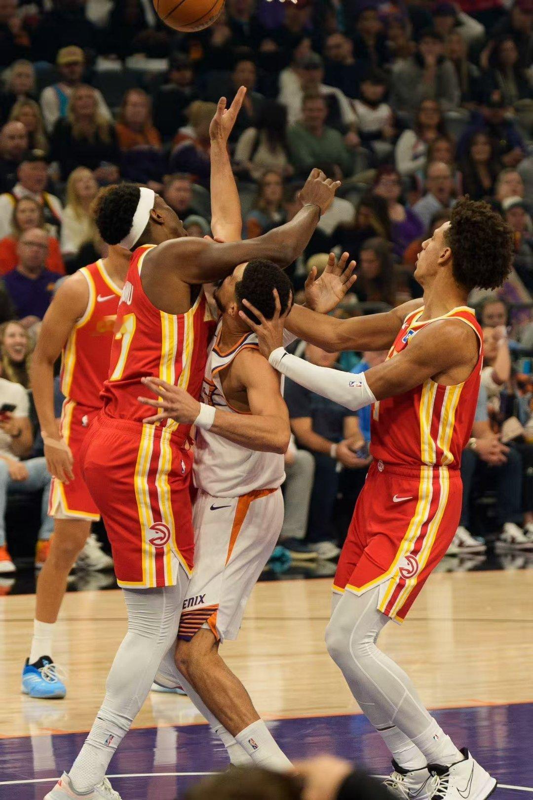 仿佛看到了本场布克即将收到的待遇