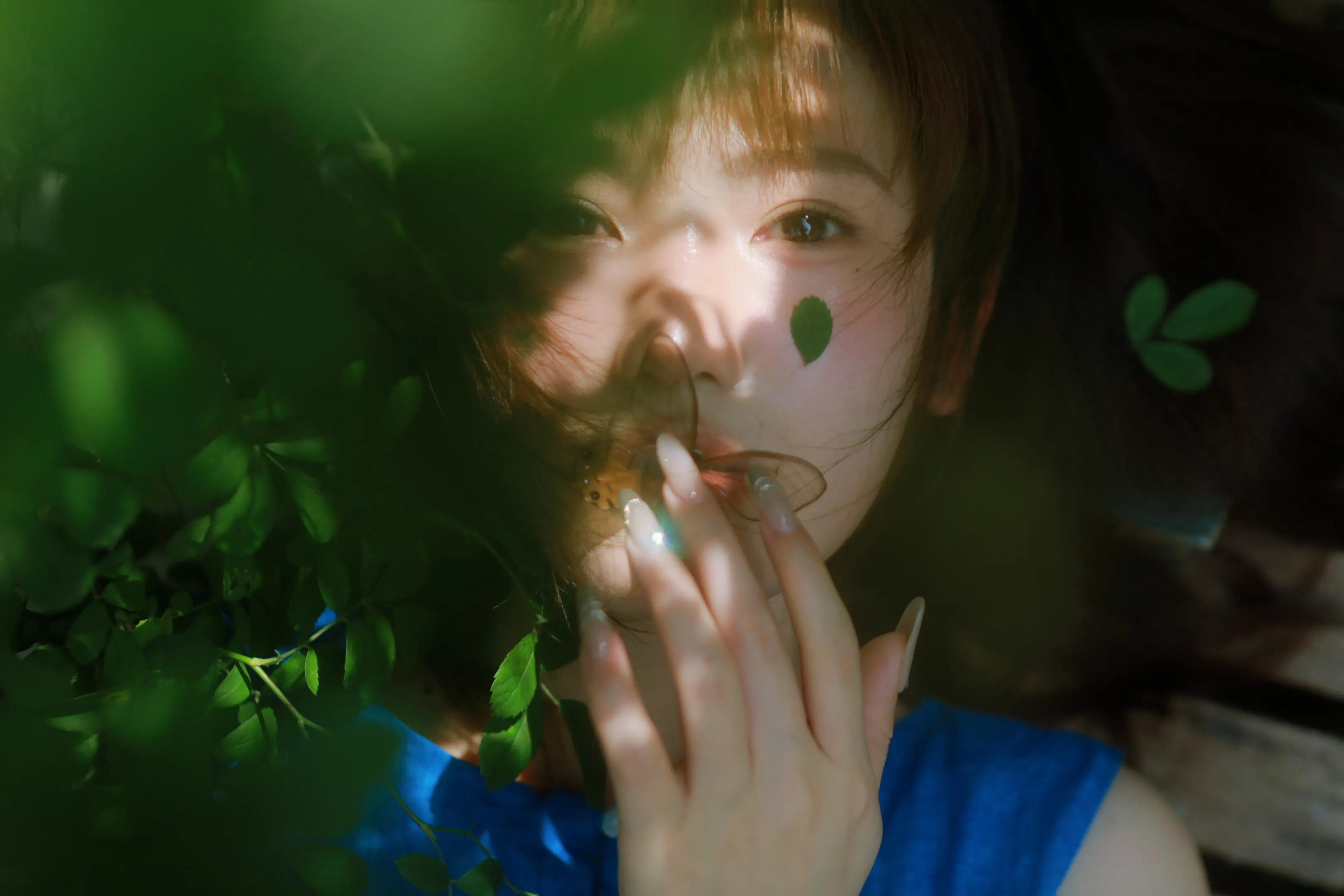 “一个如同恩赐般从天而降的夏天。”- 充满力量与光芒、诱惑与魅力，像浓...