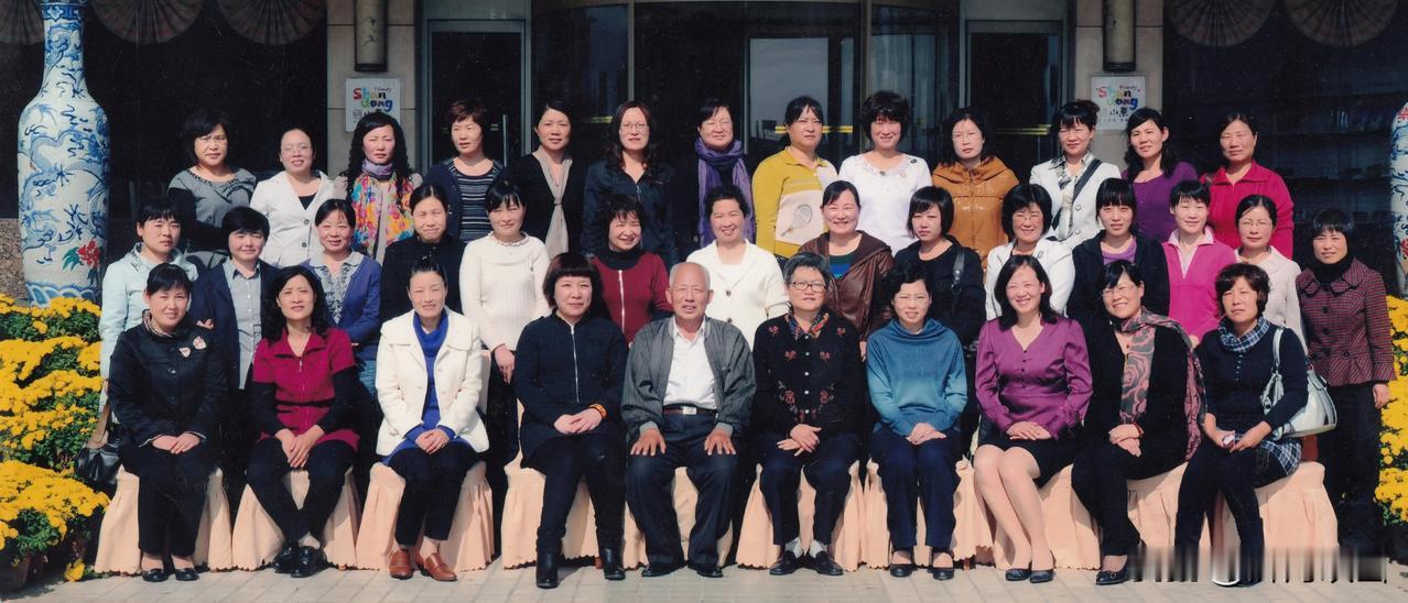 临沂记忆。14年前临沂卫校护理系87级20周年同学聚会的合影，都到了接近退休年龄