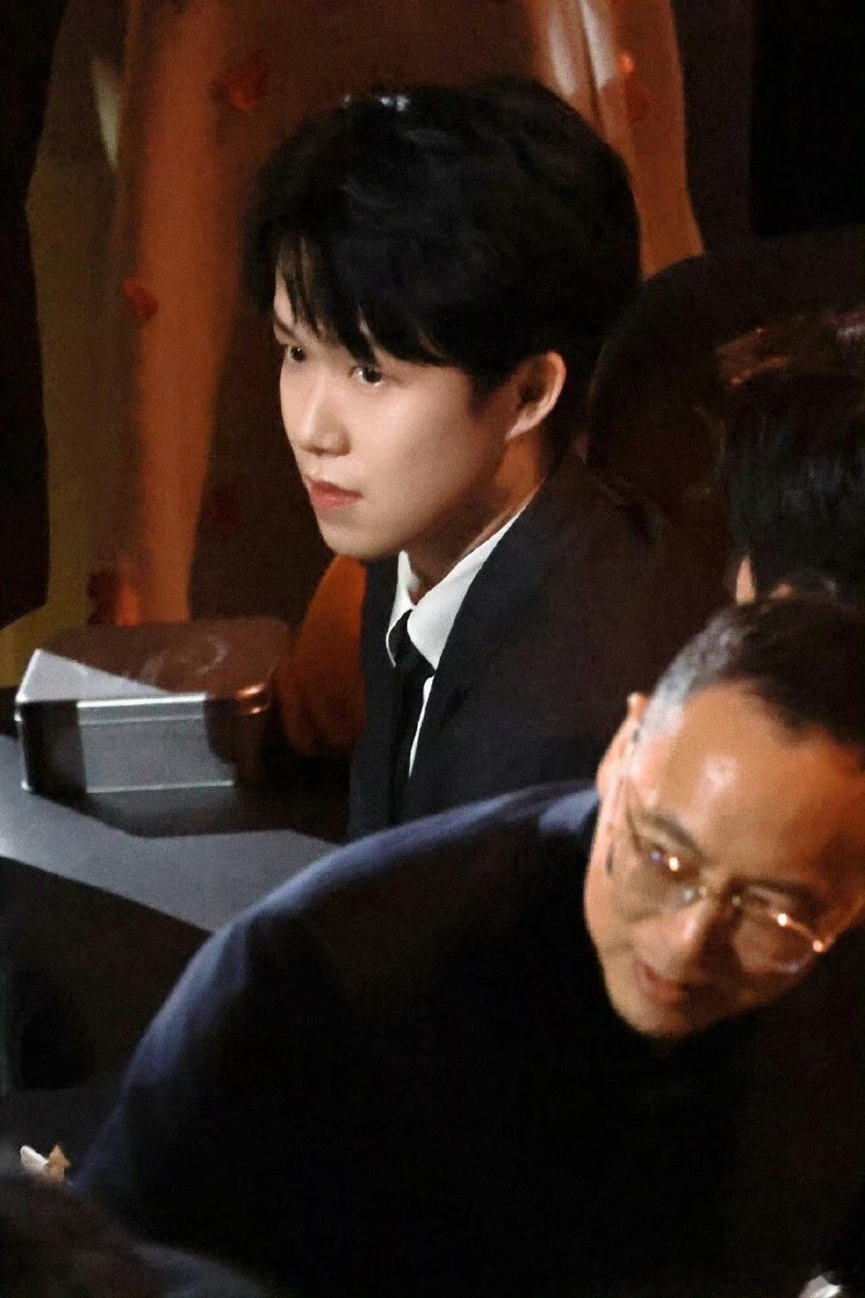 王楚钦成小手办了 简直太萌！ 