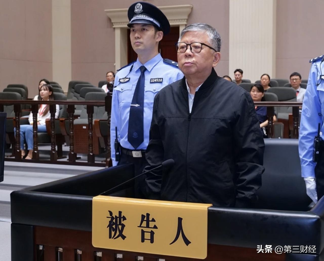 月薪一万要攒18450年，杨有林用22亿，给所有贪官提了个醒。

杨有林这个名字