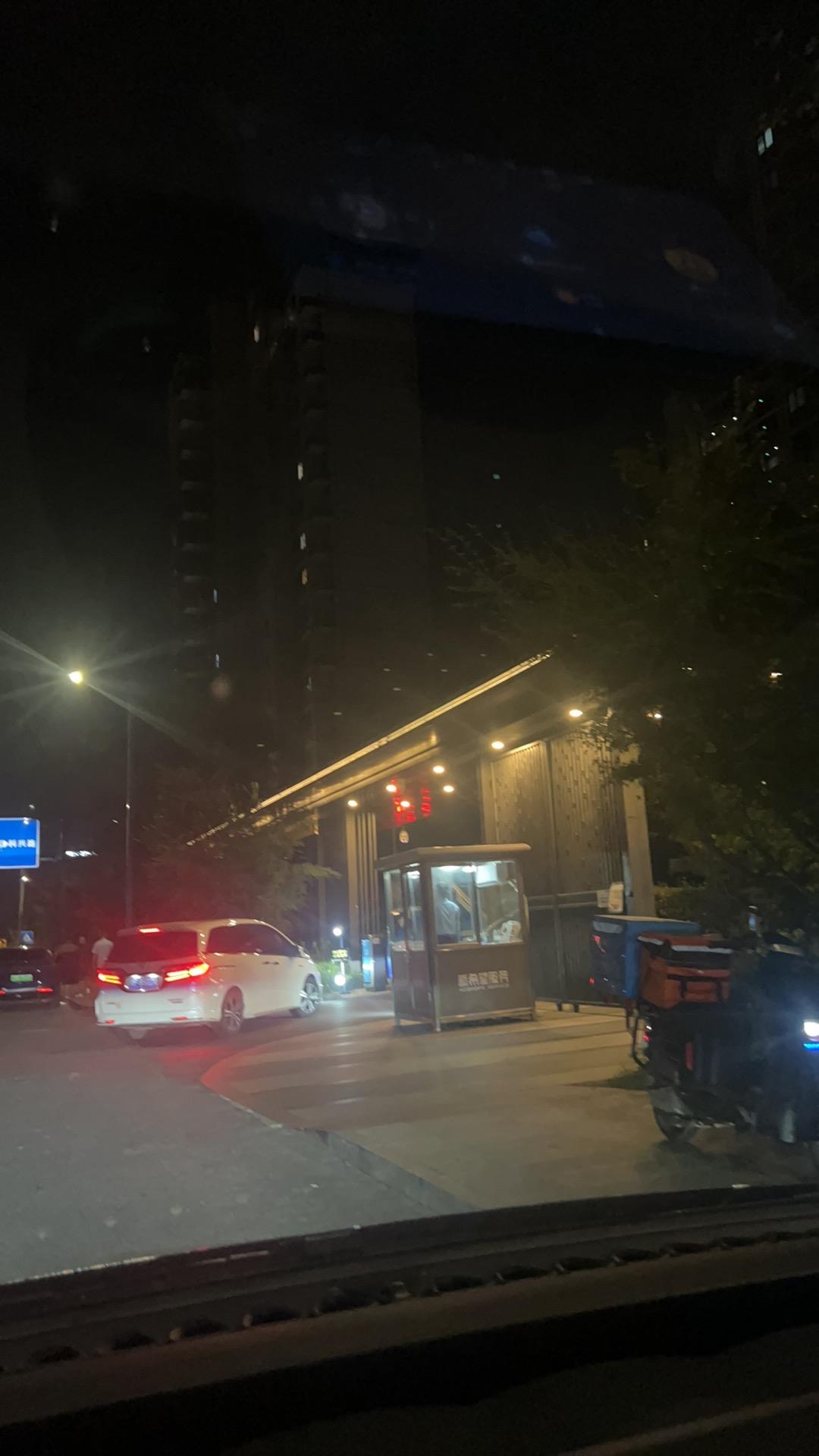 人贩子判什么罪行比较好超恨人贩子，破坏了多少个家庭的一生，真的是罪不可赦，也影响