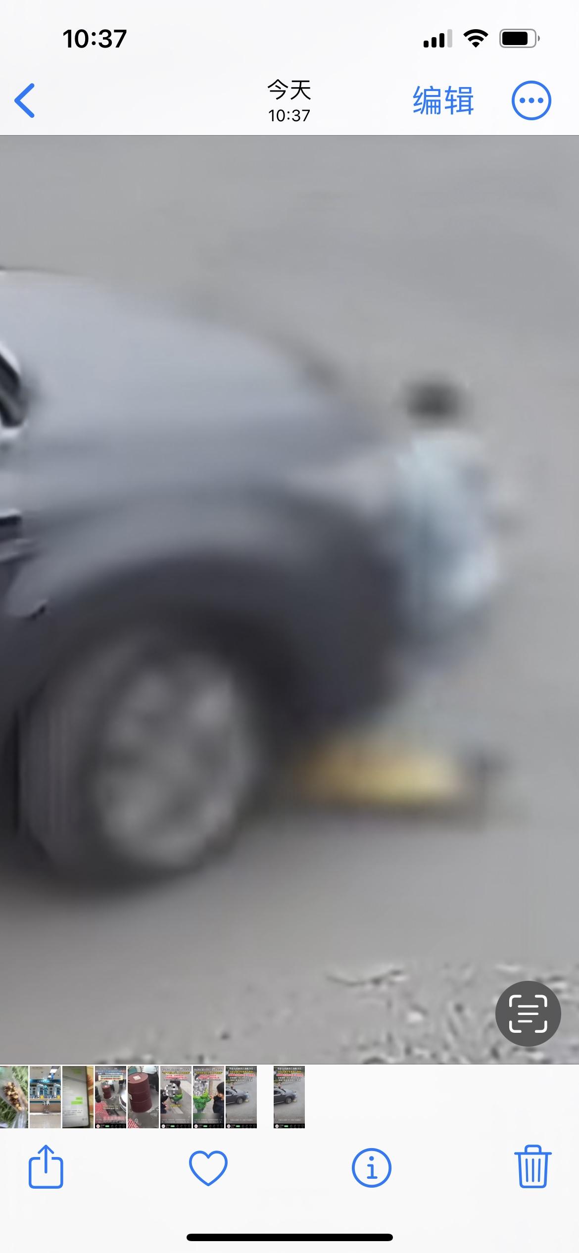 近日抚州崇仁，男童玩滑板路过车库盲区，小车出地下车库疏于观察，男童躲避不及卷入车