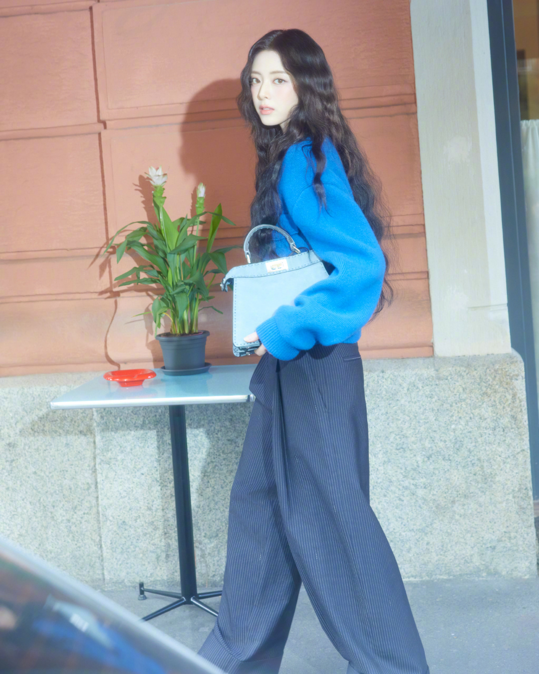 【Theqoo】ITZY YUNA品牌2026春夏预告照公开，时尚感满满！申有娜