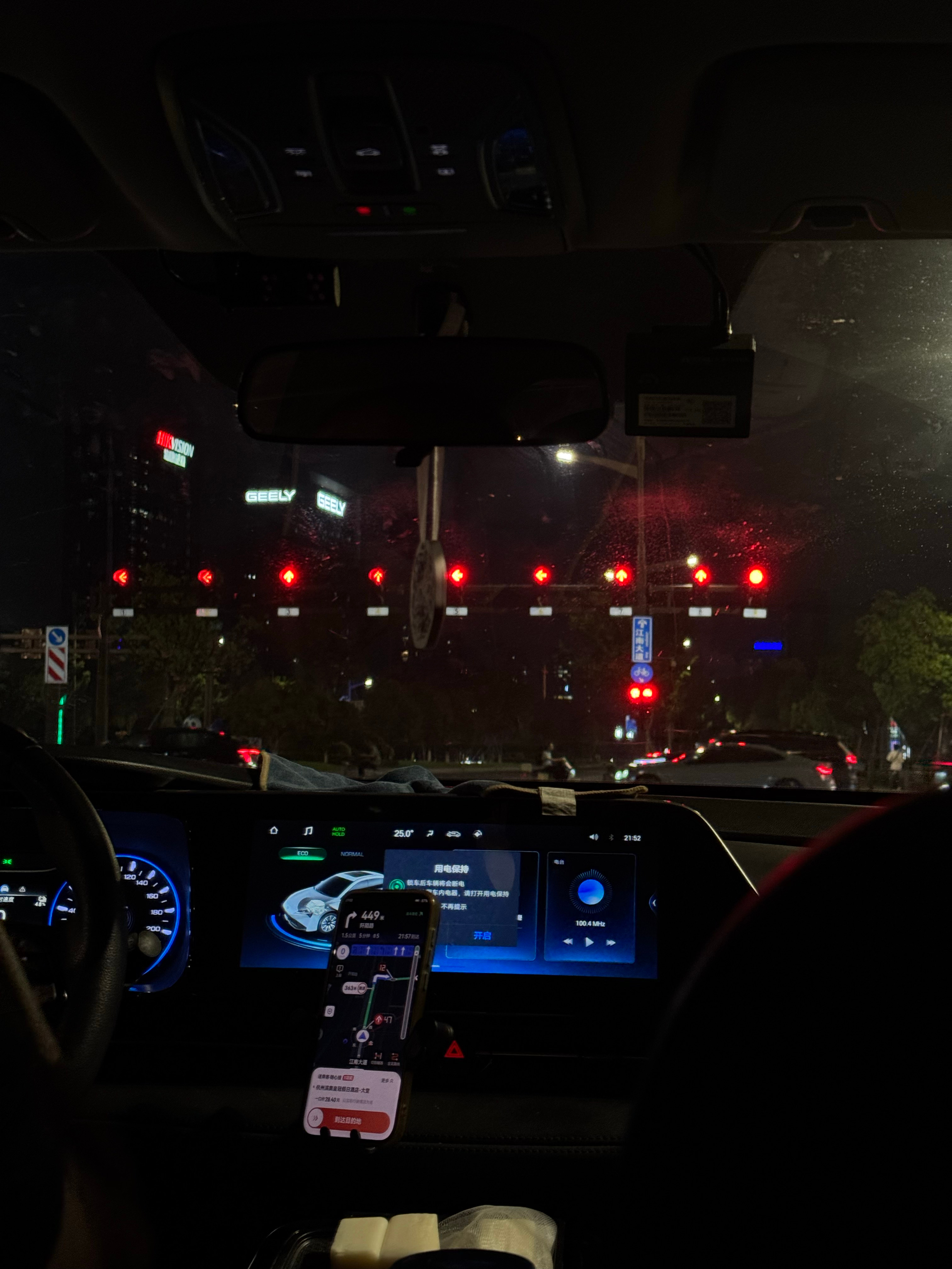 这个路口太有意思了，我觉得能有一半的智驾系统搞不定