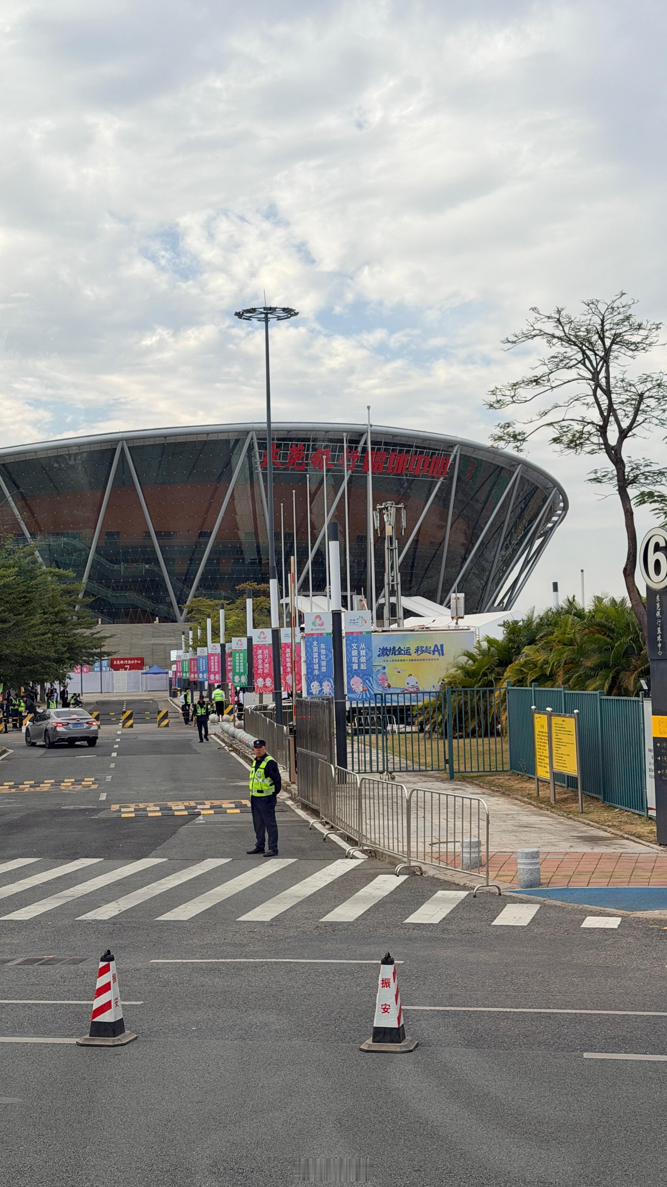 今天在这里 东莞·东莞银行篮球中心