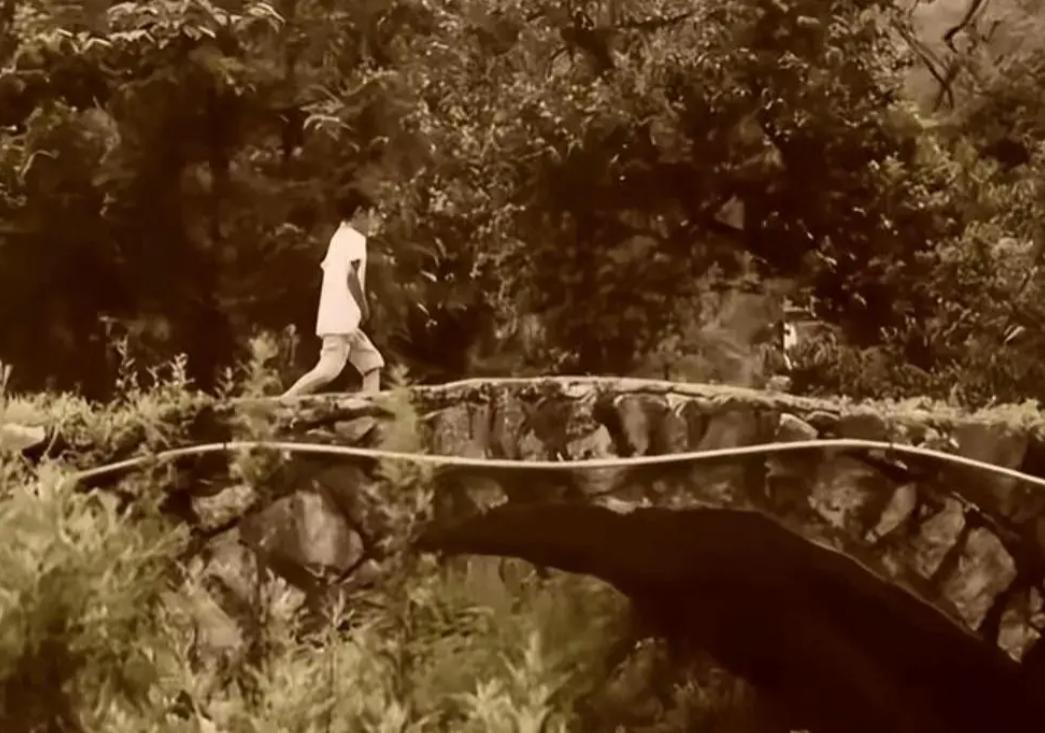 1983年，湖南6岁男孩被骗走，40年后凭记忆找回家后却发现，家里竟然还有一个“