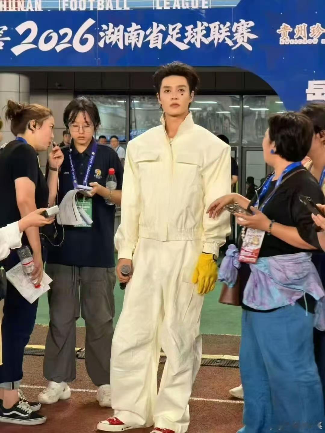在湘超赛场看到柯淳了柯淳助阵湘超湘超2026小众地方联赛如何出圈？湖南湘超给出答
