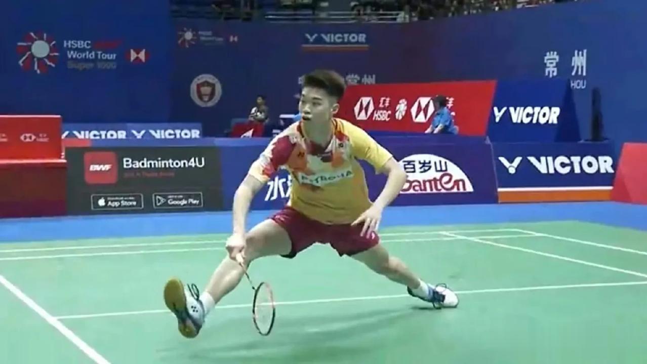  普天王一轮游
   黄智勇鏖战三局，21－12，13－21，21－18战胜普兰