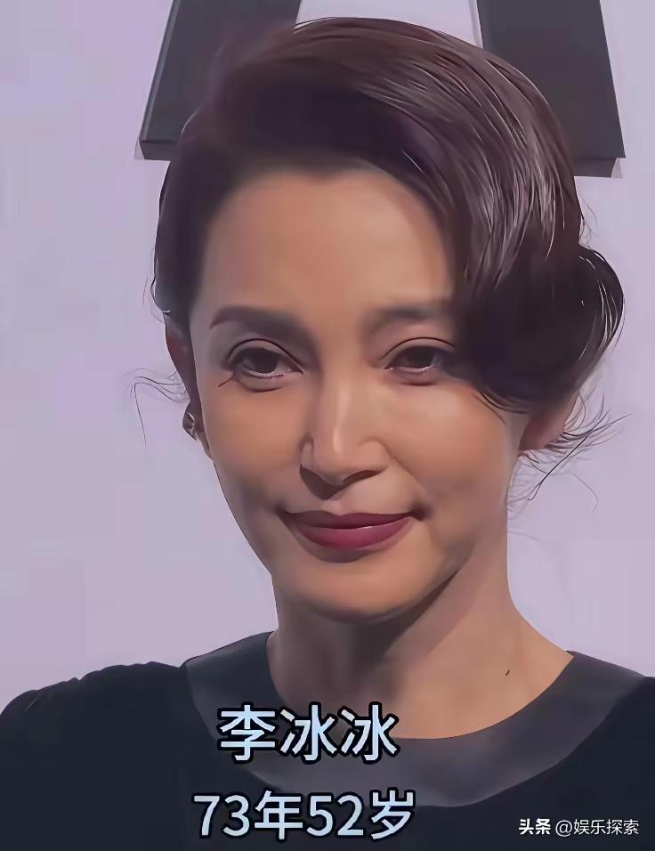 美人如玉剑如虹！50多岁也疯狂，最喜欢的就是咏梅了，虽然满脸的皱纹，但是看起来给