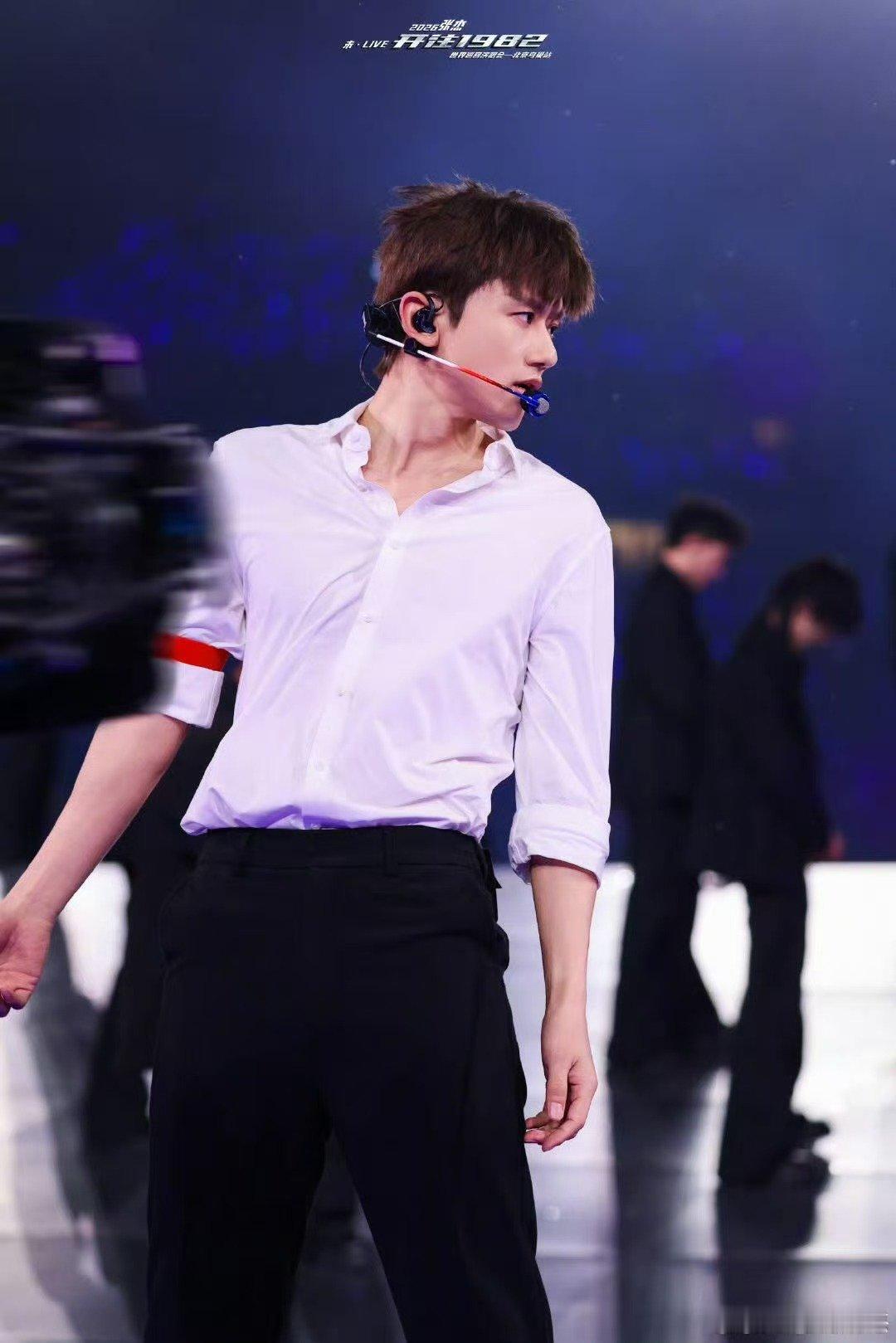 张杰414特别版点歌台真的被张杰的点歌台戳到，亲手定制歌单，这场鸟巢演唱会意义非