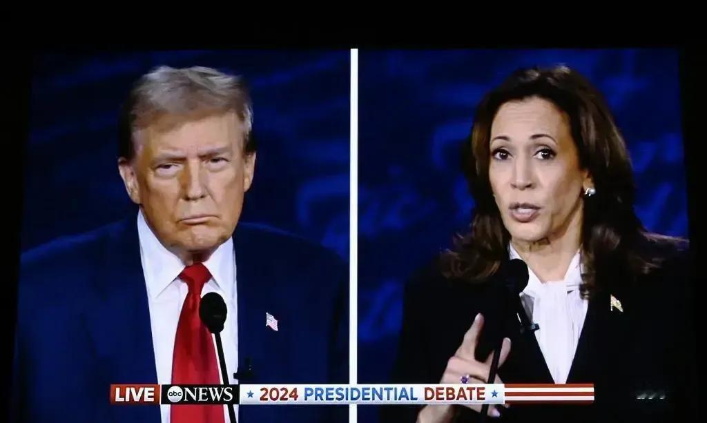 特朗普和普京的关系真是剪不断理还乱！特朗普当总统那会儿，两人电话不断，聊啥？G7