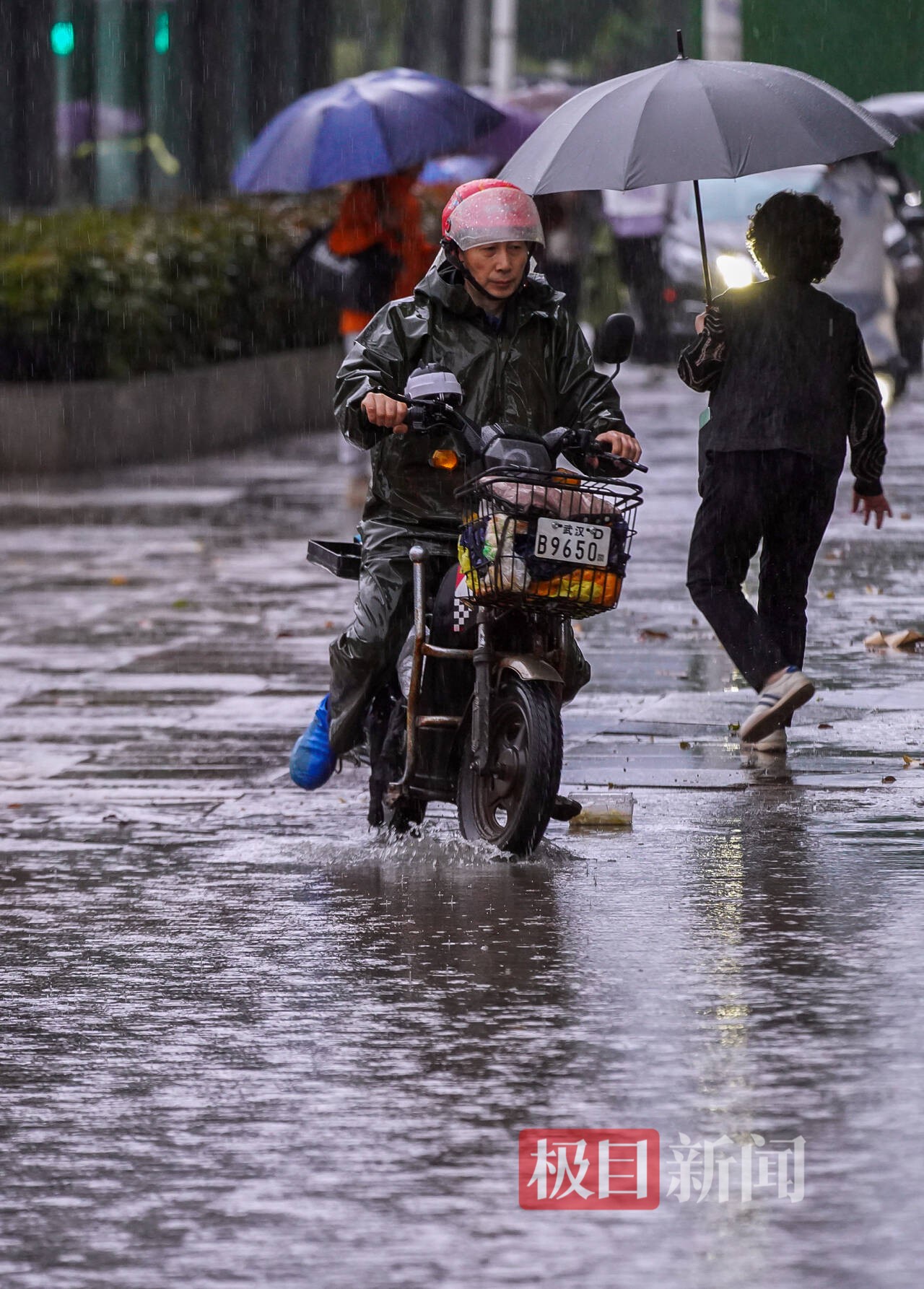 暴雨持续! 这是今早的武汉