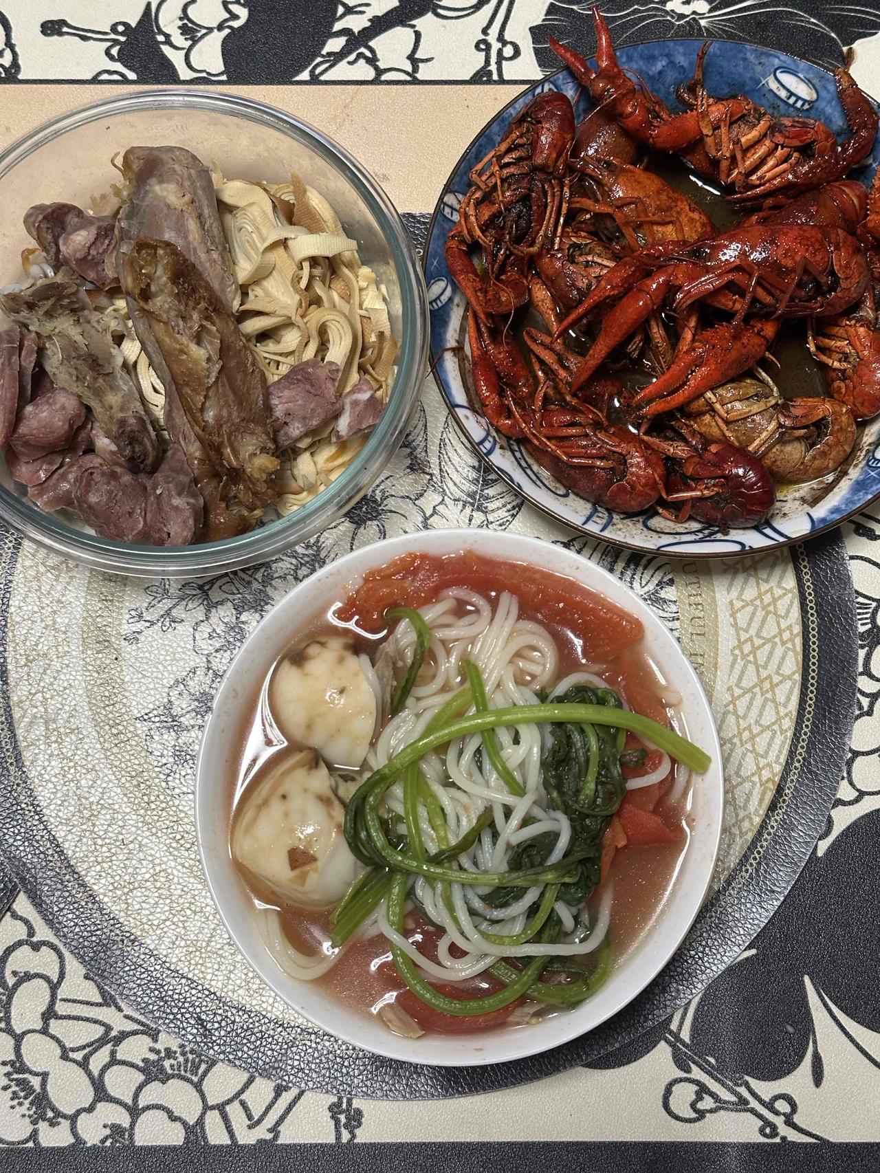 五一假期Day2:继续在家休息，写稿做饭～

解锁了一项新技能，原因来源于发现一